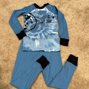 New 4T pajama matching sets